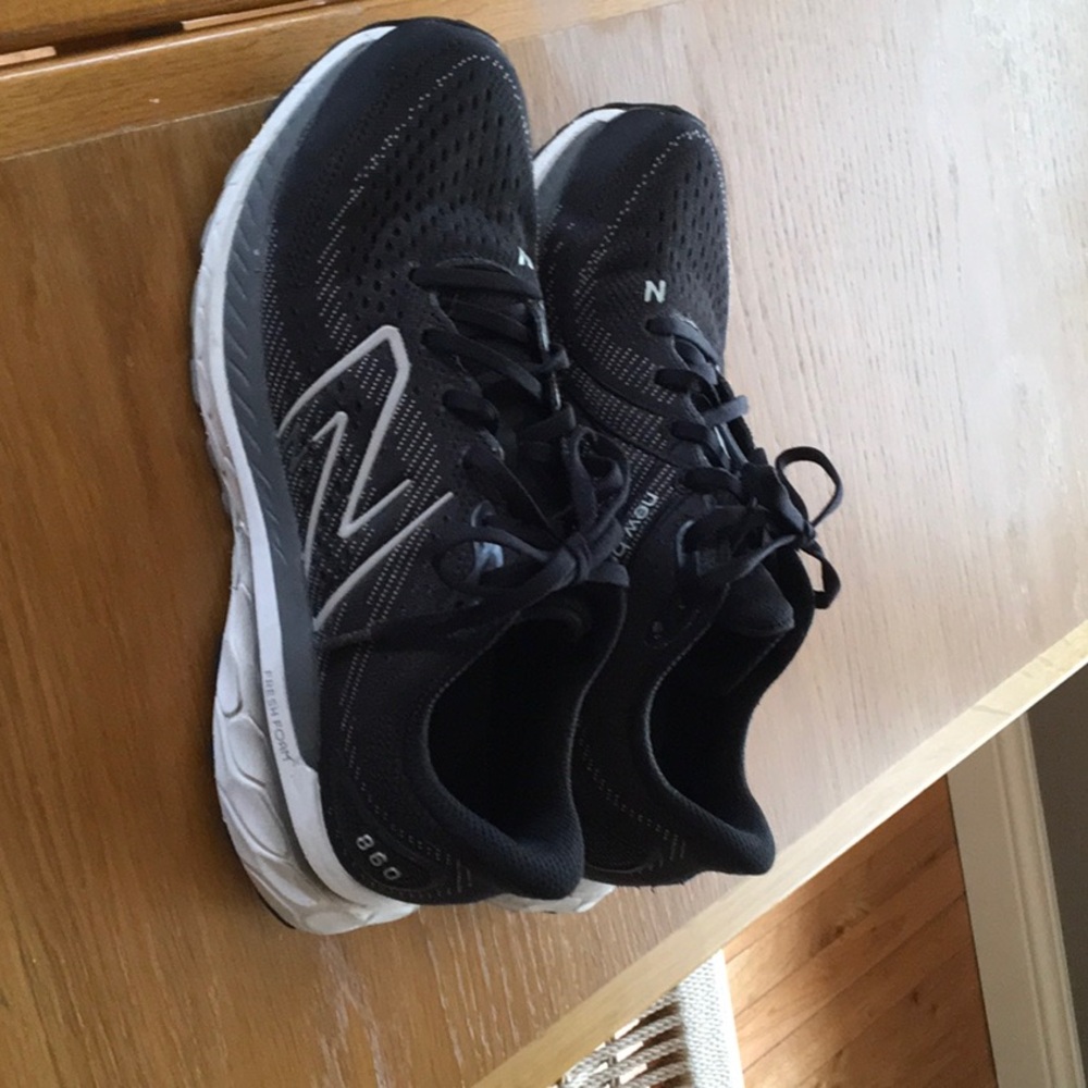 New Balance Black and White Running Shoes 860v13